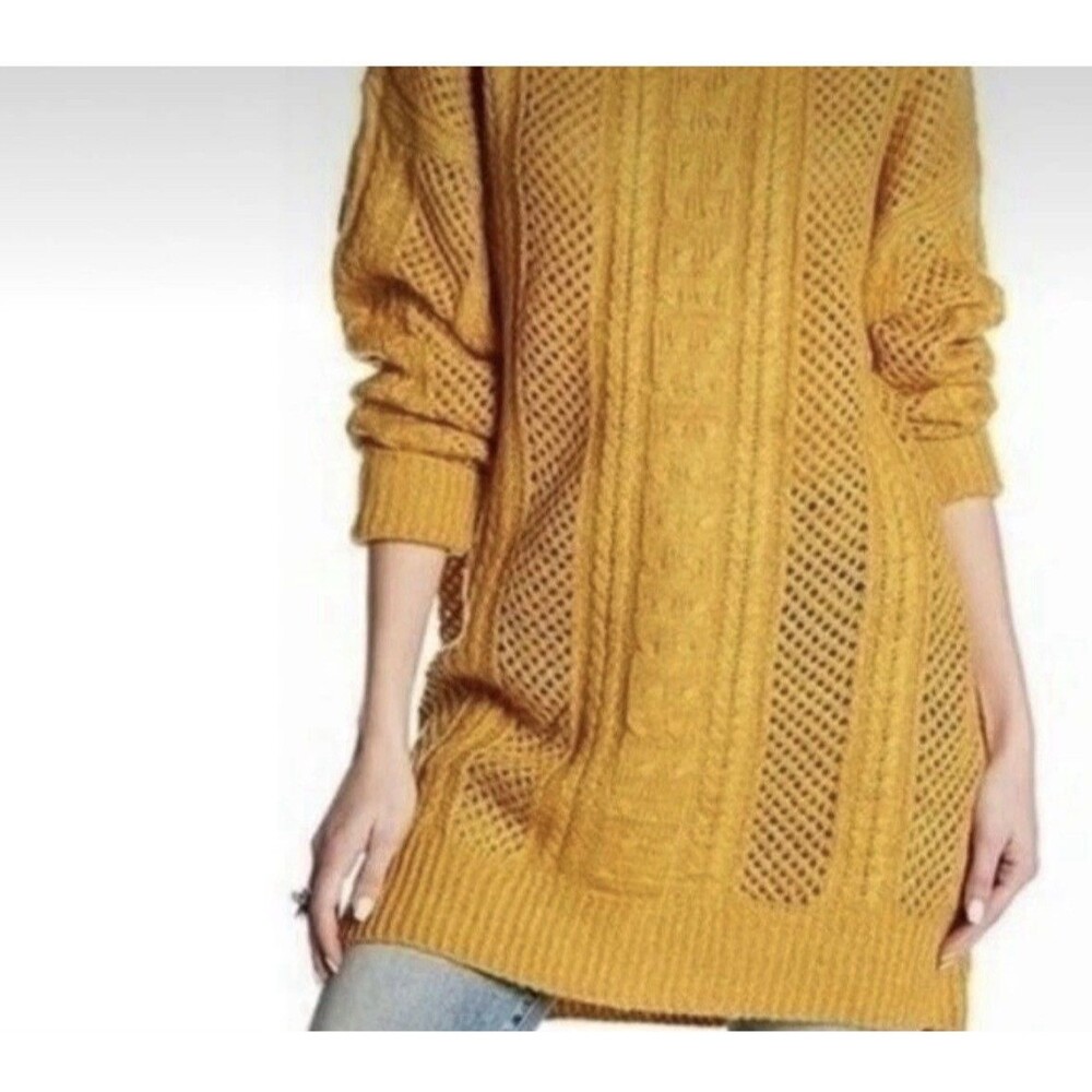 John + Jenn Yellow Knit Long Sweater Acrylic Size Medium Crewneck Women’s